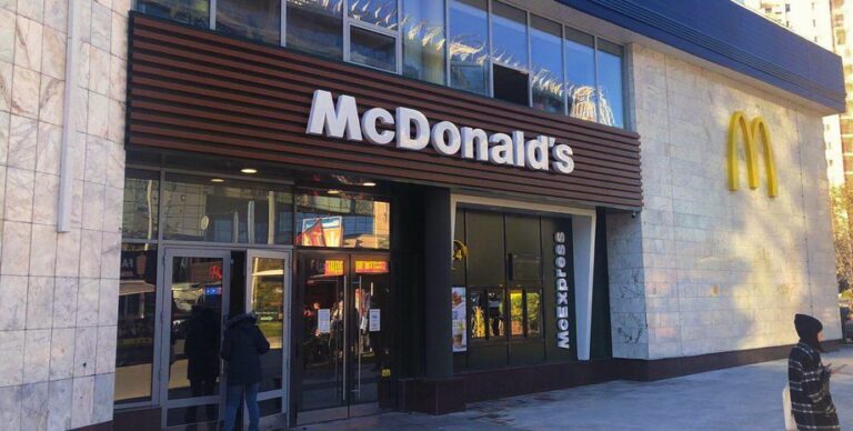 Чому McDonald's у Паризькому Діснейленді став гігантським: аналіз нової зони та 600 місць 1 Чому McDonald's у Паризькому Діснейленді став гігантським: аналіз нової зони та 600 місць 1