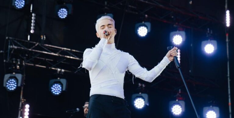 Чому концерт Melovin у Рівному зірвали противники гей-шлюбів 17 Чому концерт Melovin у Рівному зірвали противники гей-шлюбів 17