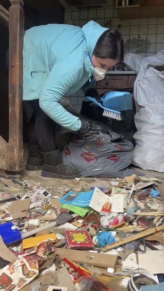 Як переселенці придбали дім за 10 тисяч євро у Франції та яка таємниця власниці "випливла" 3