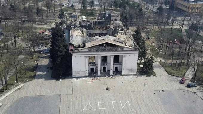 Росія поширює пропаганду про драмтеатр у Маріуполі 2