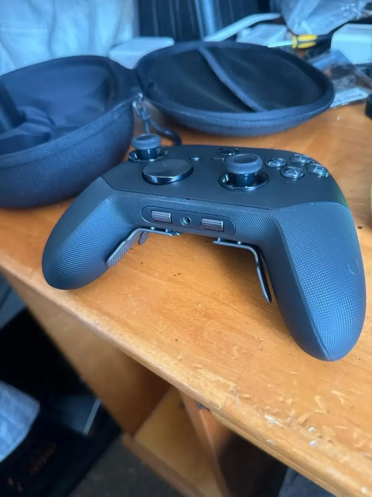 Xbox Elite 3: новий геймпад покажуть із вбудованим дисплеєм 3