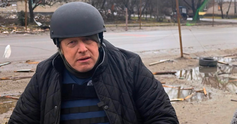 Джонсон зафільмував війну: Велика Британія покаже власне бачення України 23