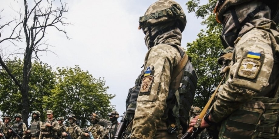 Українські військові зі зброєю на зйомках фільму "Snake Island" у Загребі 1 Українські військові зі зброєю на зйомках фільму "Snake Island" у Загребі 1