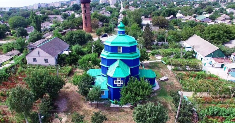 На Херсонщині російський обстріл знищив дерев'яну церкву XVIII століття 37