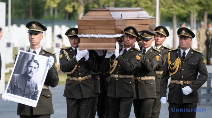 Євгена Коновальця перепоховали на Національному військовому кладовищі 5 Євгена Коновальця перепоховали на Національному військовому кладовищі 5