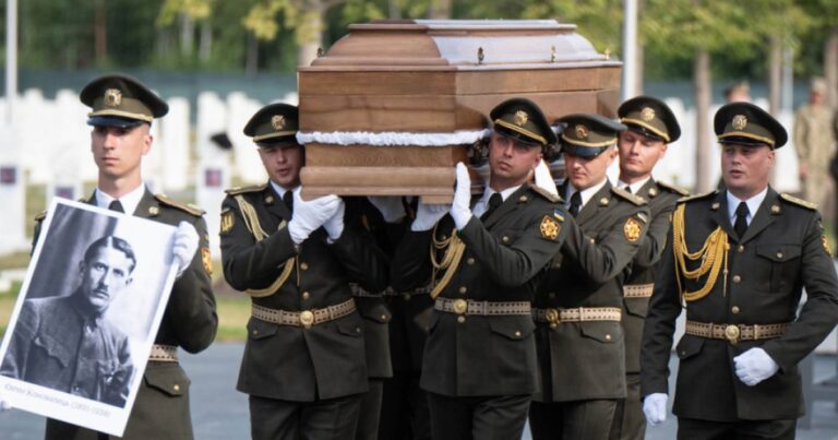 Євгена Коновальця перепоховали на Національному військовому кладовищі 8 Євгена Коновальця перепоховали на Національному військовому кладовищі 8
