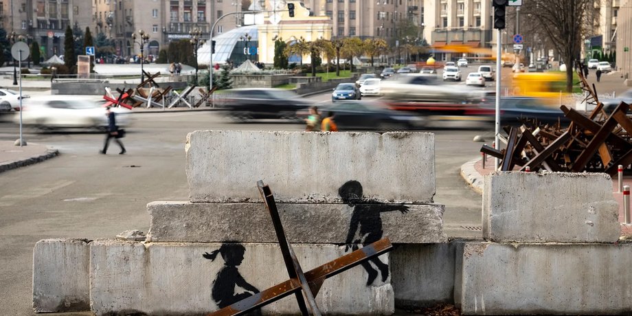 Бенксі в Україні: художні послання в семи стінописах 1 Бенксі в Україні: художні послання в семи стінописах 1