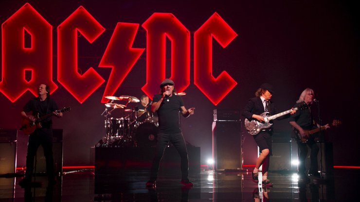 AC/DC: 50 років на сцені, історія легенди року 9