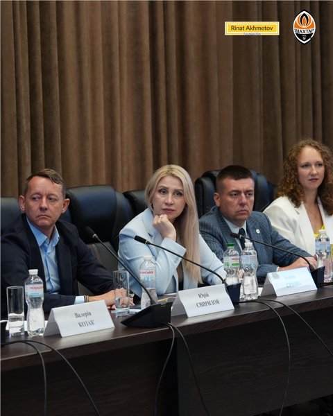 Шахтар" та Фонд Ріната Ахметова презентують Європі історії молоді, яка обирає Україну 7