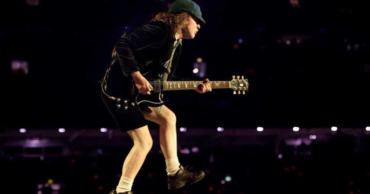 AC/DC: 50 років на сцені, історія легенди року 2