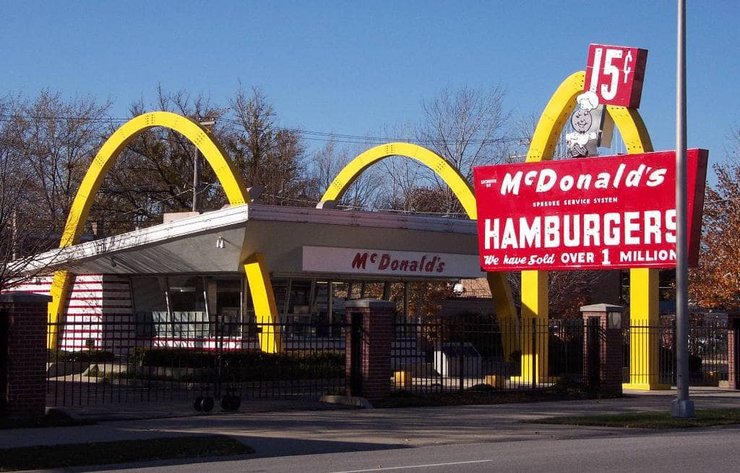 Розшифровуємо значення логотипів McDonald's, Nike, Apple, Toyota та Mazda 18 Розшифровуємо значення логотипів McDonald's, Nike, Apple, Toyota та Mazda 18
