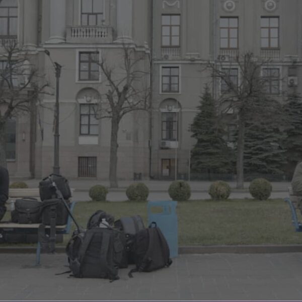 Вийшов трейлер фільму “Перетинаючи Окс” про спогади з Афганістану